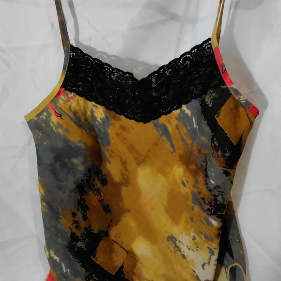 Elegant Multicolor Camisole with Lace Trim - Picture 5 of 11